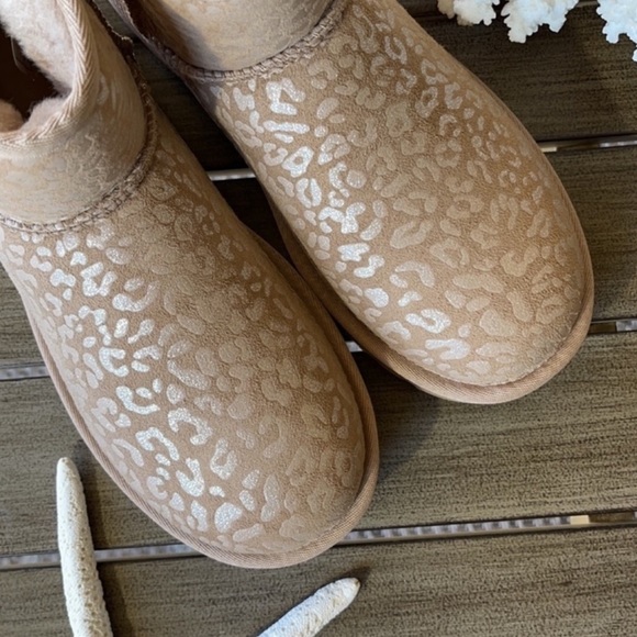 🌴🔆UGG- CLASSIC MINI SNOW LEOPARD BOOTS🔆🌴 - Picture 11 of 14
